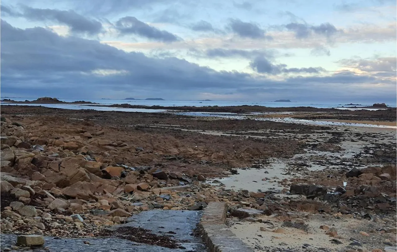 Awesome Home In Trevou-Treguignec With Wifi Feriehus
